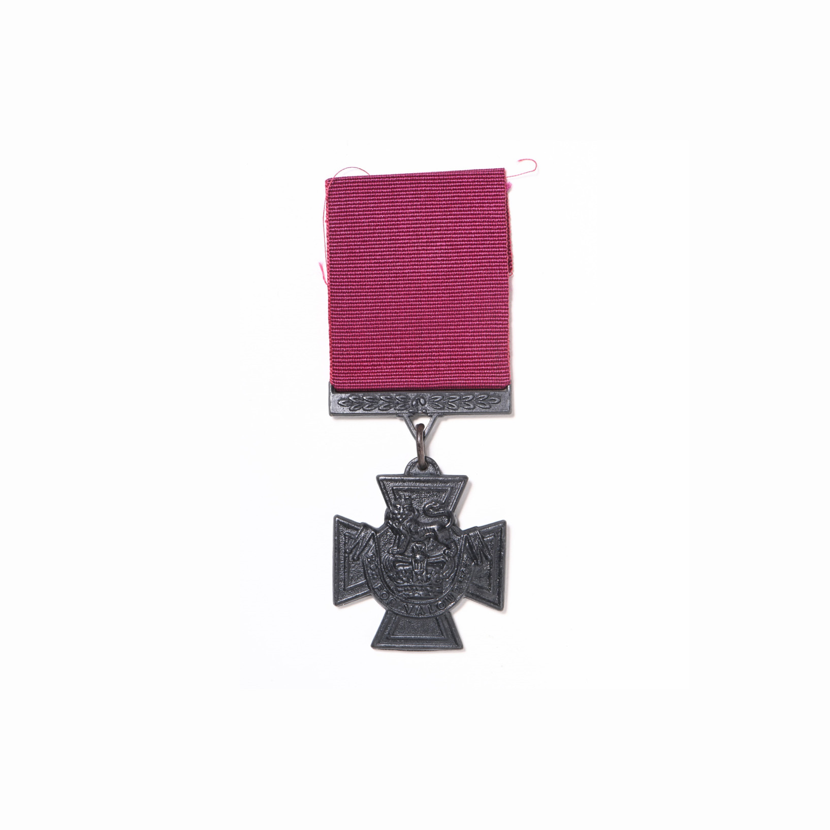 追颁给温尼伯榴弹兵营A连连士官长奥斯本（1899-1941）的维多利亚十字勋章（复制品）